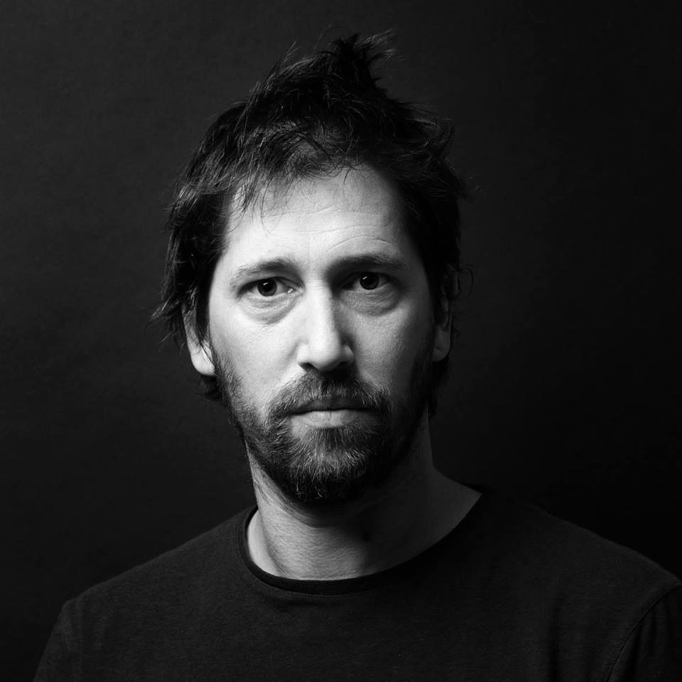 Portrait en noir et blanc de Vincent Andres, photographe et formateur pour photographes professionnels.